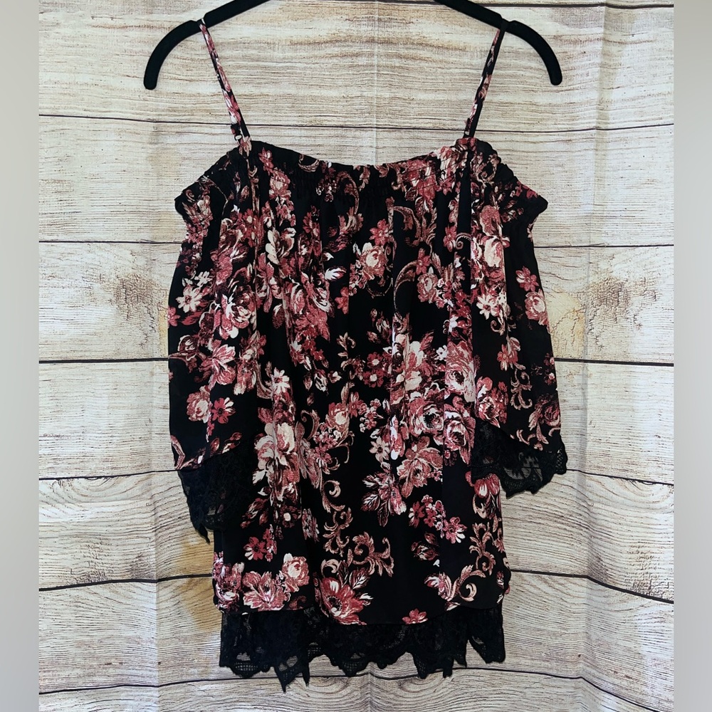 🤎3/$10 Iz Byer Black and Pink Floral Blouse Size Medium